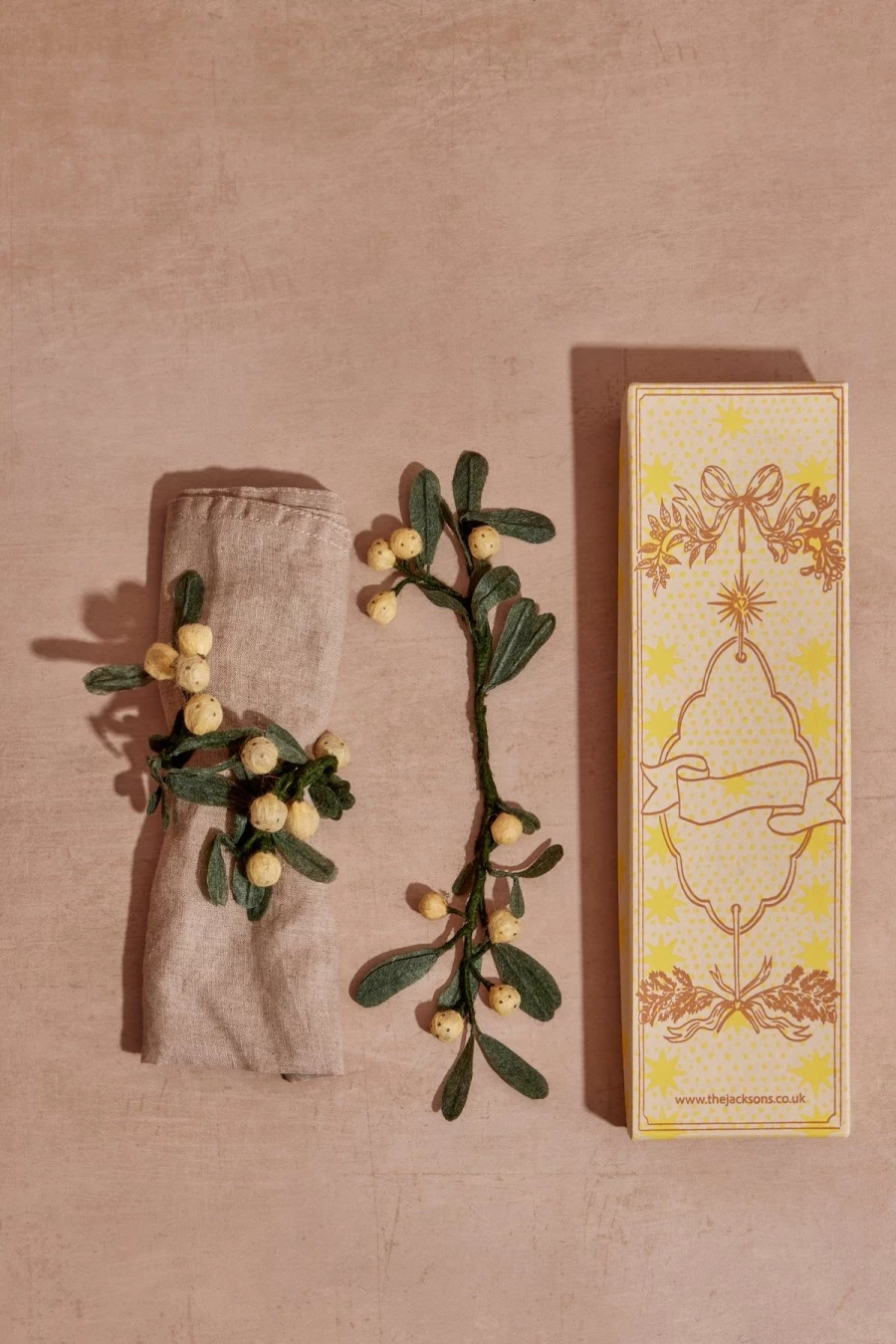 The Jacksons Christmas Napkin Rings Set - Elegant Mistletoe Design Holiday Tableware