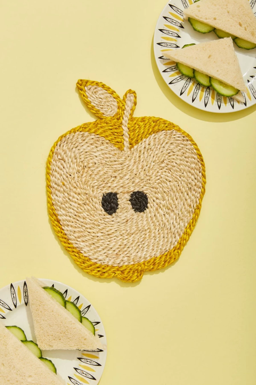 The Jacksons Non-Slip Yellow Apple Design Placemat – Durable & Stylish Kitchen Decor