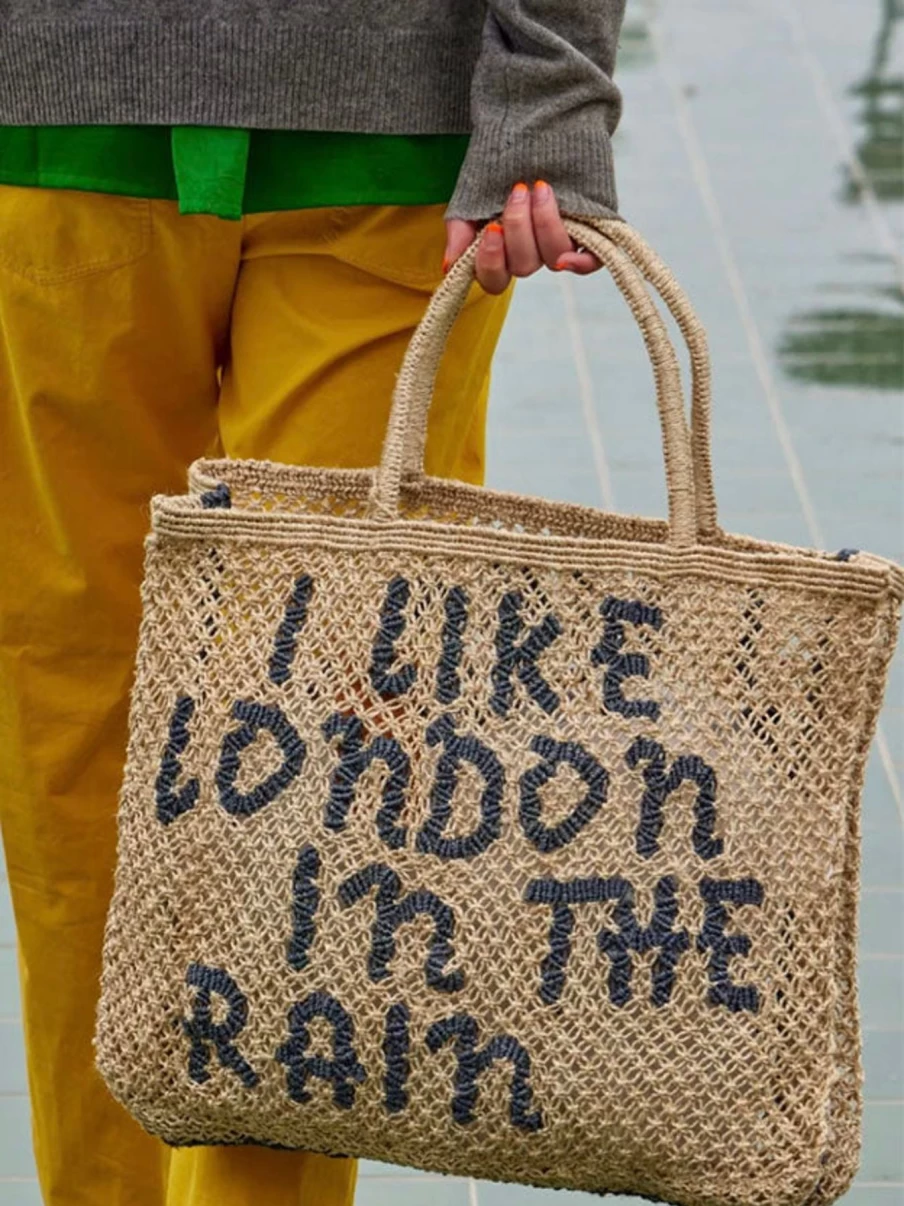 "The Jacksons - I Like London In The Rain Natural & Charcoal Scented Candle"