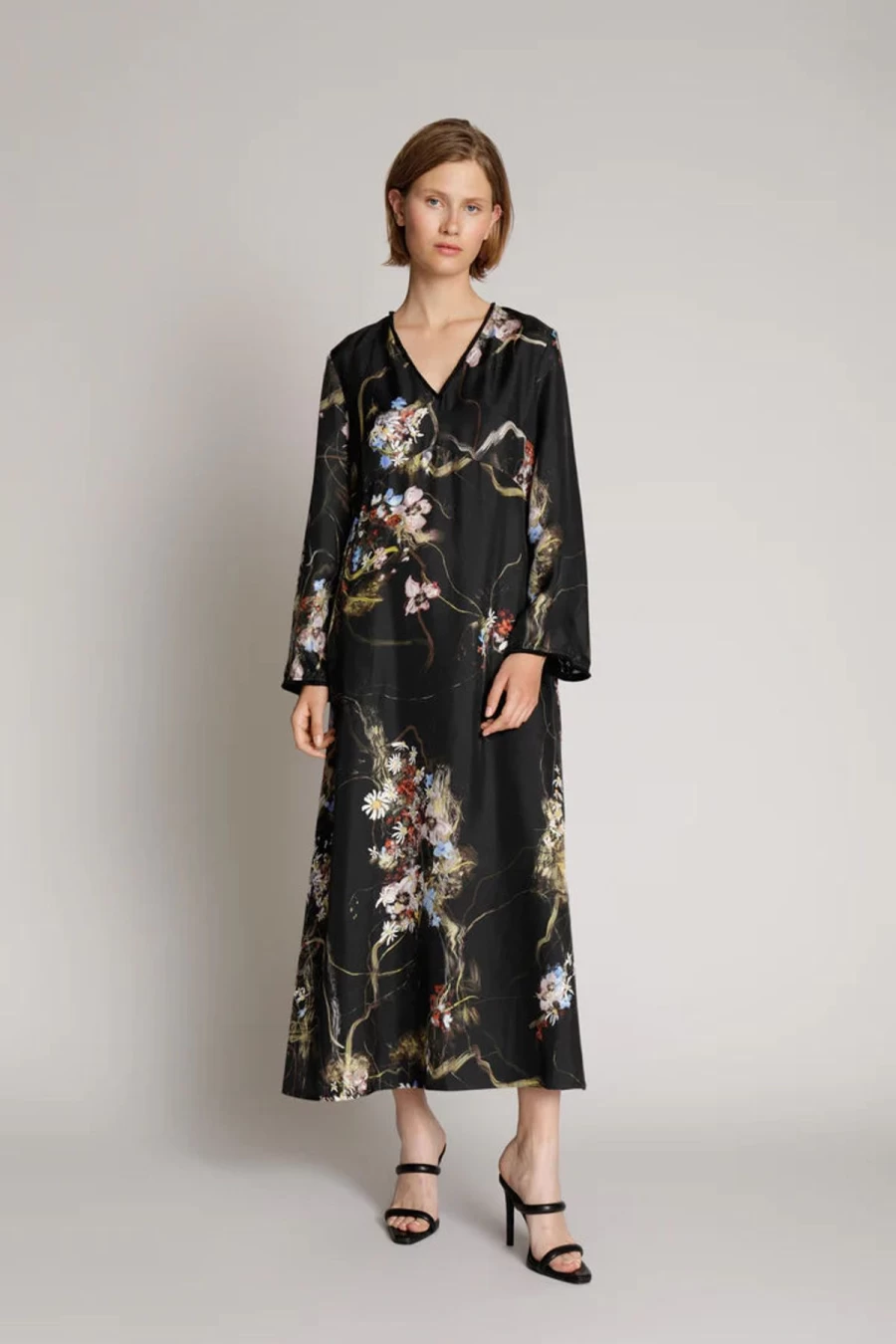 Munthe Women's Traditional Malaysia Dress - Elegant Cultural Apparel