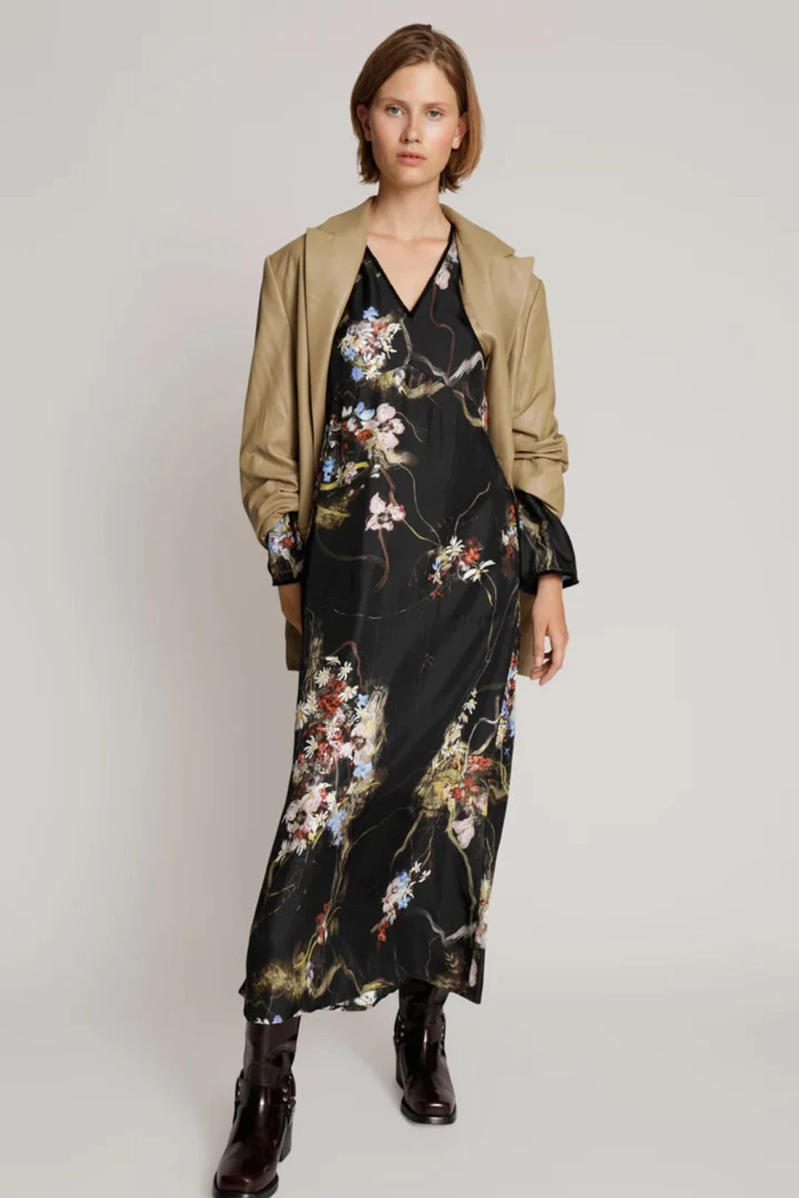 Munthe Women's Traditional Malaysia Dress - Elegant Cultural Apparel
