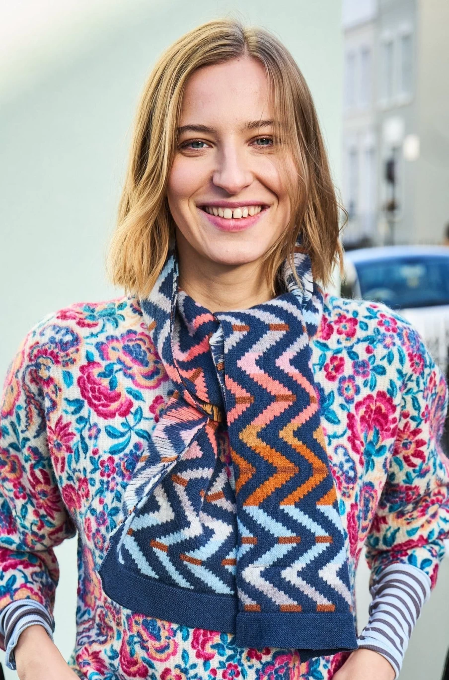 Quinton & Chadwick Small Zig Zag Pattern Scarf - Stylish & Lightweight Fashion Accessory