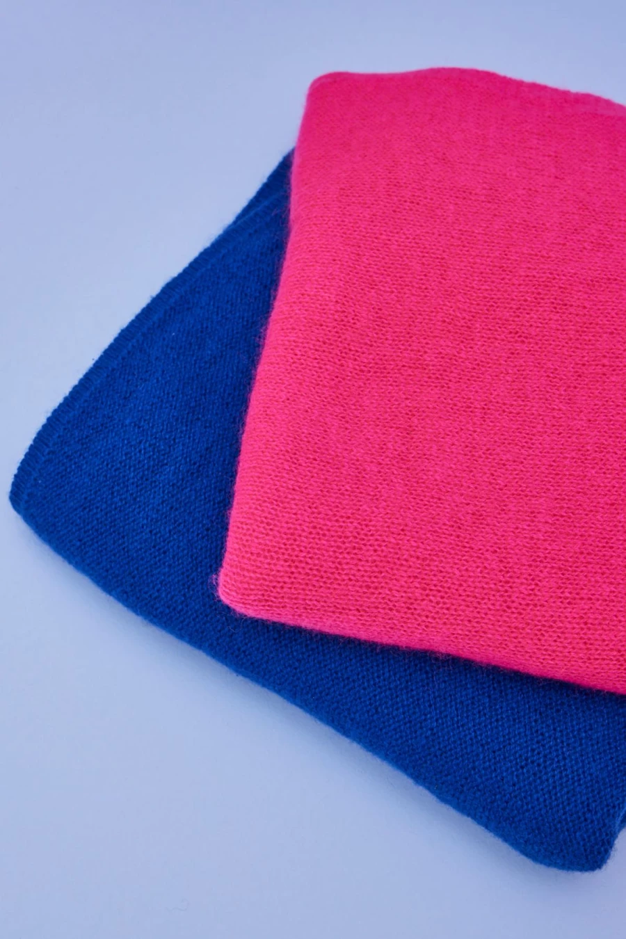"Jumper 1234 Soft Pink Cashmere Scarf - Luxurious Knit Winter Accessory for Women"